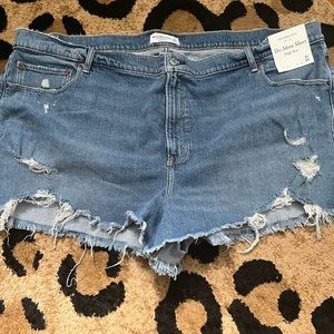 NWT Size 37 Abercrombie & Fitch Distressed High Rise Mom Shorts